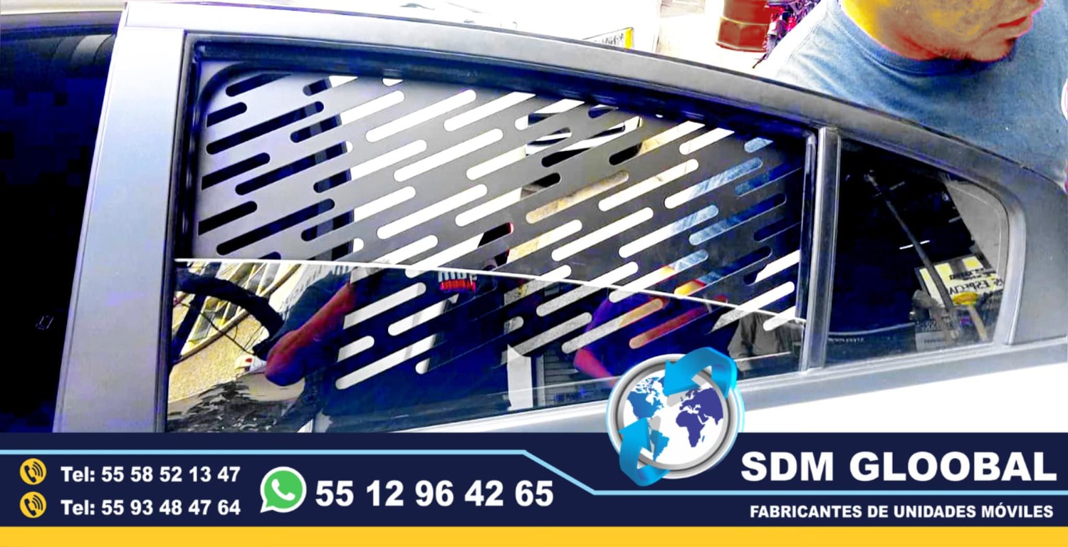 Rejillas o rejas de proteccion de ventanas para patrullas equipadas
